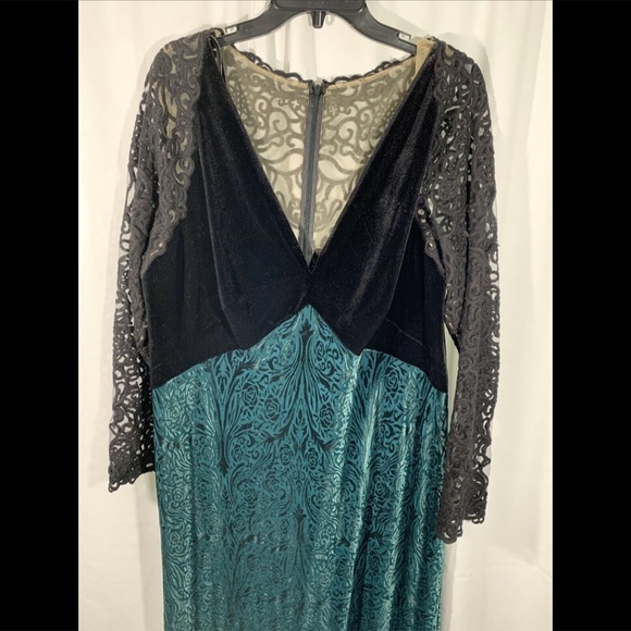 NEW Tadashi Shoji V-Neck‎ Velvet & Illusion Gown in Black/Forest [PLUS 18W ] - Picture 7 of 16
